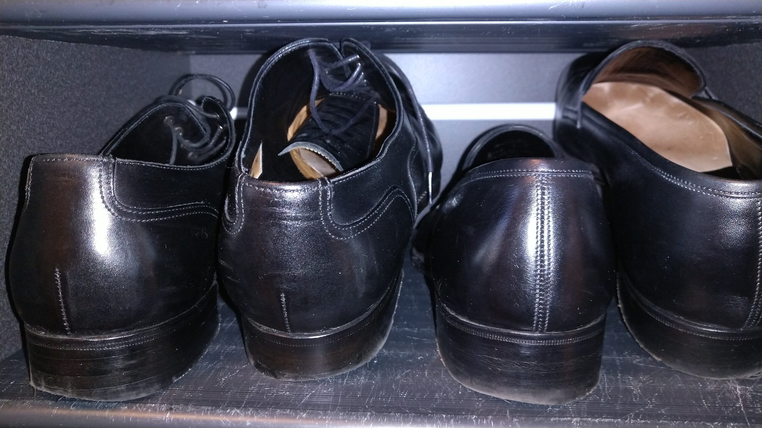 靴の収納を省スペースでできる100均グッズおすすめは？断捨離した私のやり方も紹介！